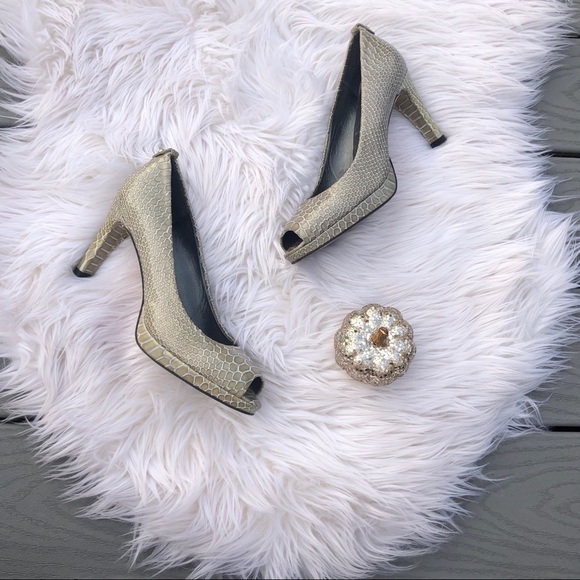 Stuart Weitzman Shoes - Stuart Weitzman peep toe heels